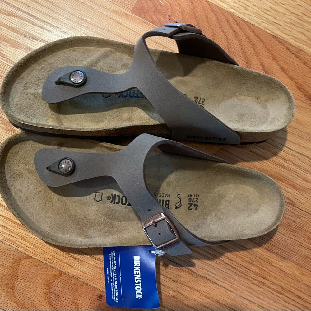 New with tags Birkenstock Gizeh sandals.